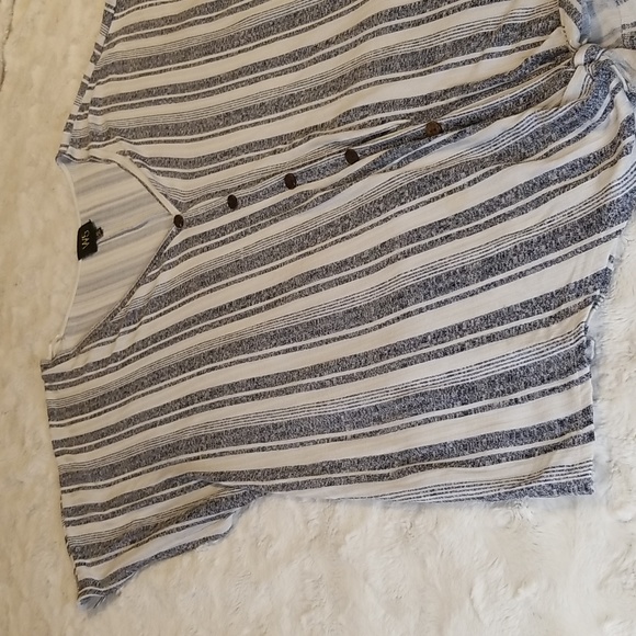 W5 Top Womens Size 3X Striped Tie Front - Picture 3 of 8